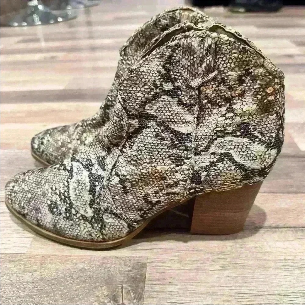 Very G Women’s sprinkle Bling Bootie Sz. 11